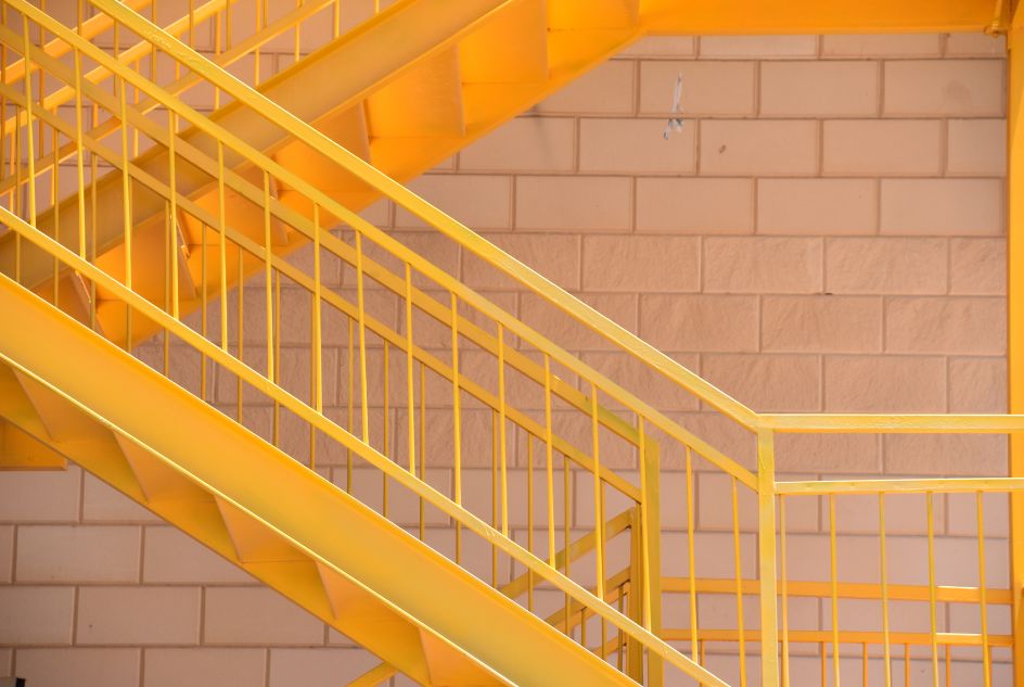 Nowoczesna architektura a schody stalowe zewnętrzne