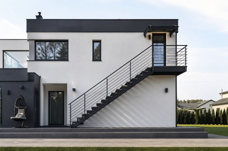 schody stalowe zewnętrzne do domu jednorodzinnego